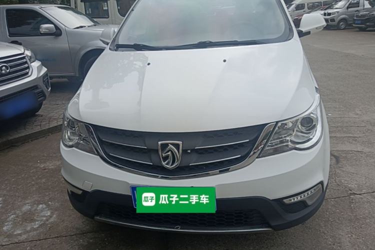 Used Baojun 730 2014 1.5L manual luxury trim 7 seats Front