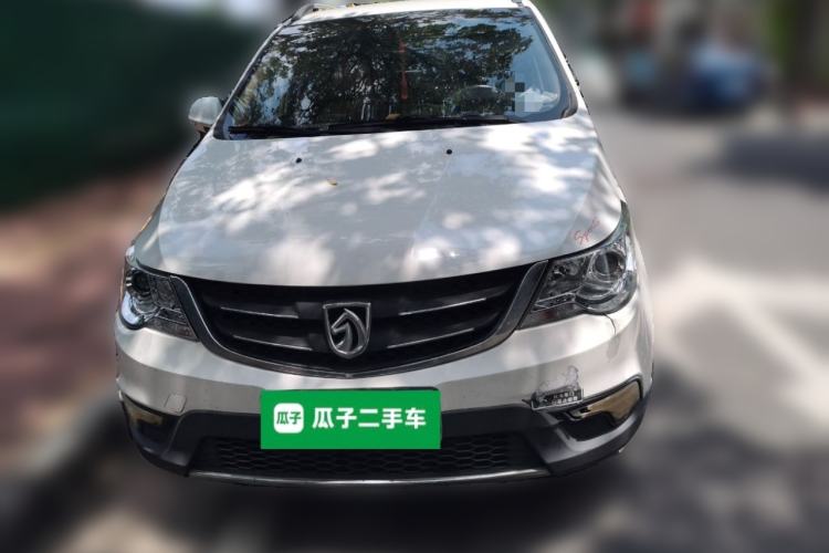 Used Baojun 730 2014 1.5L manual Comfort version 7 seats Front