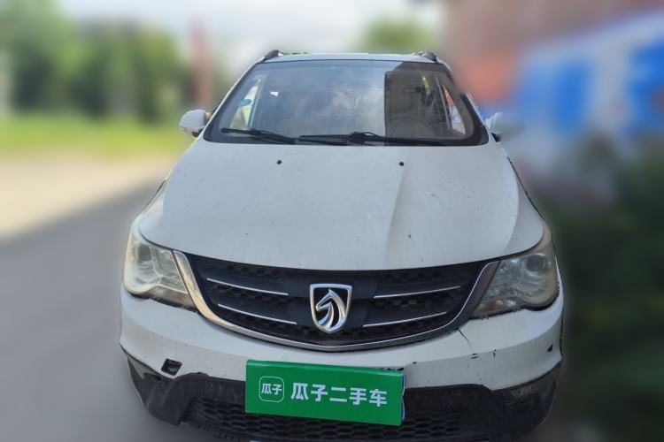 Used Baojun 730 2014 1.5L manual Comfort version 7 seats Front
