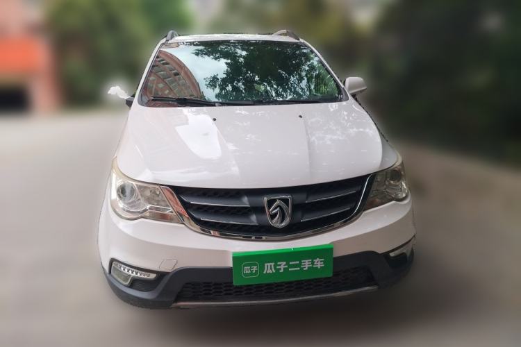 Used Baojun 730 2014 1.5L manual Comfort version 7 seats Front