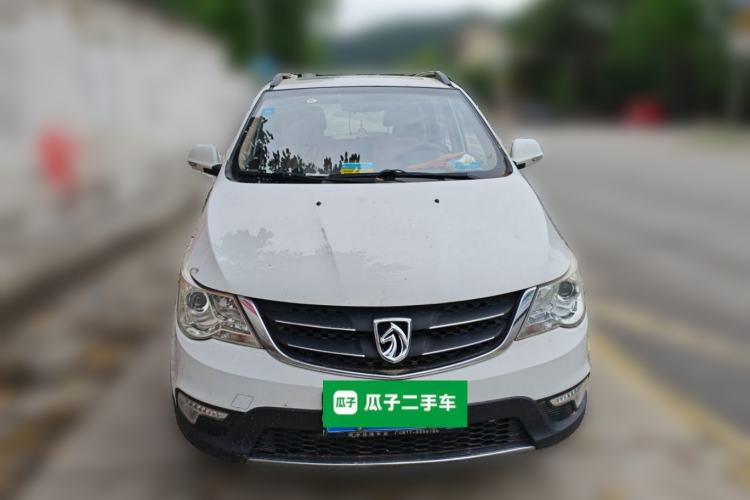 Used Baojun 730 2014 1.5L manual luxury trim 7 seats Front