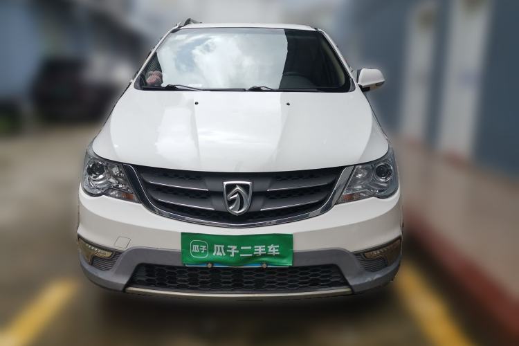 Used Baojun 730 2014 1.5L manual Comfort version 7 seats Front
