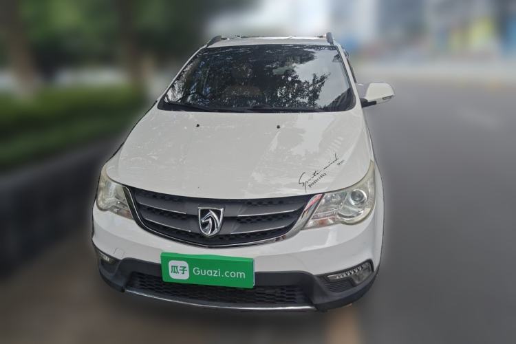 Used Baojun 730 2014 1.5L manual Comfort version 7 seats Front