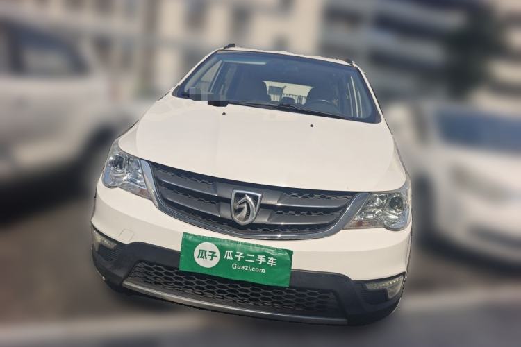 Used Baojun 730 2014 1.5L manual luxury trim 7 seats Front