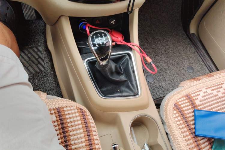 Used Baojun 730 2014 1.5L Manual Luxury Navigation ESP Version 7 Seats Gear Lever