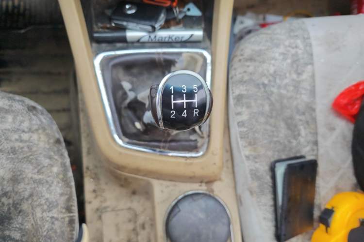 Used Baojun 730 2014 1.5L manual Comfort version 7 seats Gear Lever