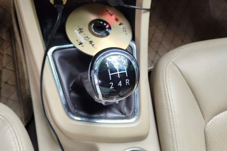 Used Baojun 730 2014 1.5L manual Comfort version 7 seats Gear Lever