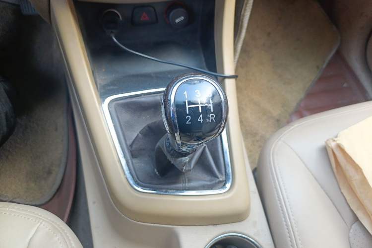 Used Baojun 730 2014 1.5L manual Comfort ESP version 7 seats Gear Lever