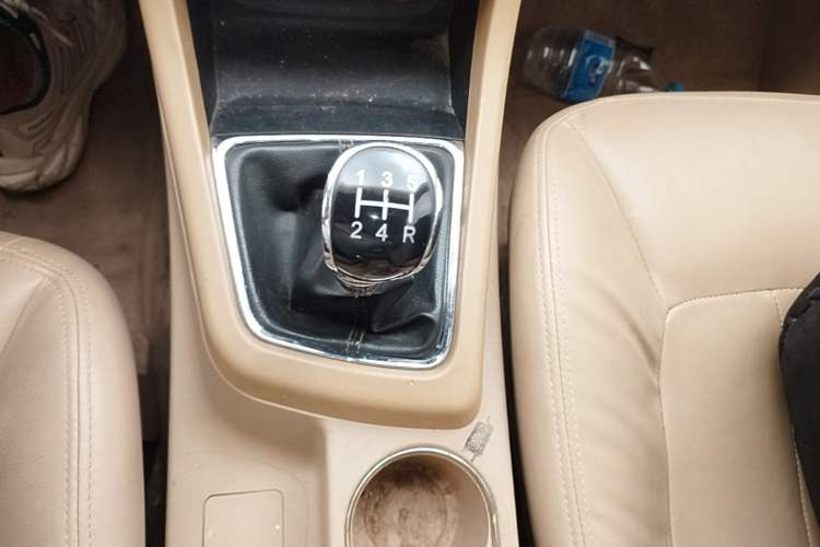 Used Baojun 730 2014 1.5L Manual Luxury Navigation ESP Version 7 Seats Gear Lever