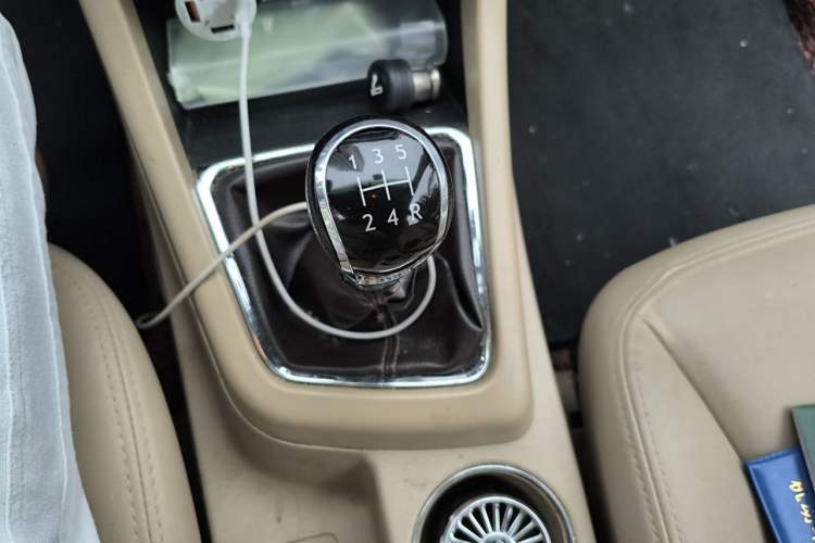 Used Baojun 730 2014 1.5L manual Comfort version 7 seats Gear Lever
