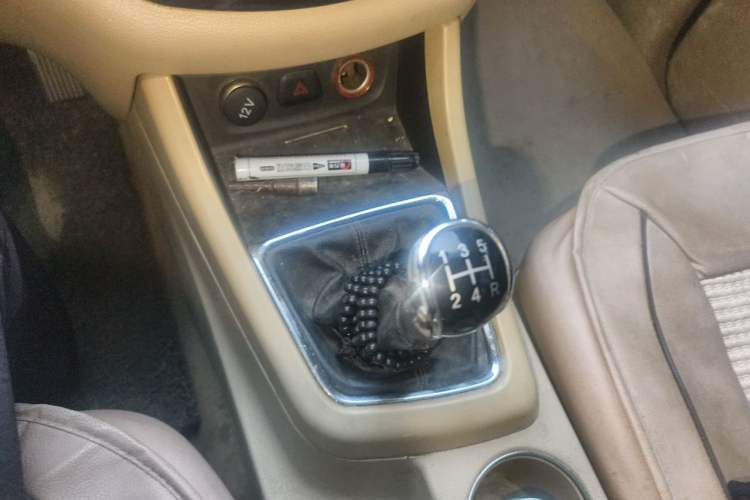 Used Baojun 730 2014 1.5L manual Comfort version 7 seats Gear Lever