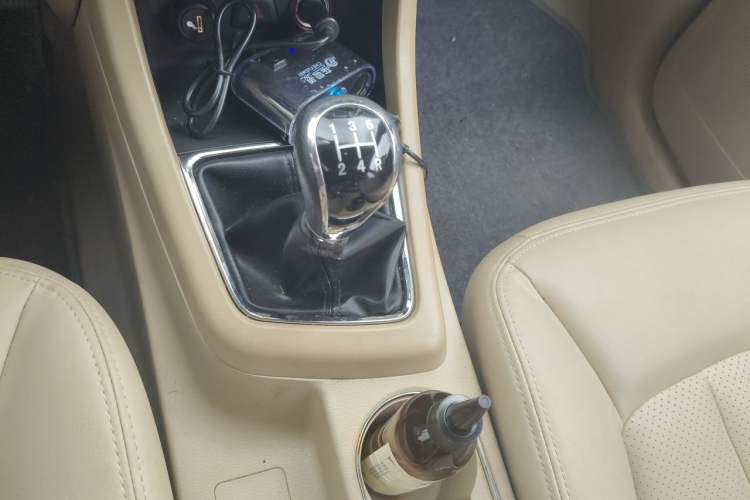 Used Baojun 730 2014 1.5L manual Comfort version 7 seats Gear Lever