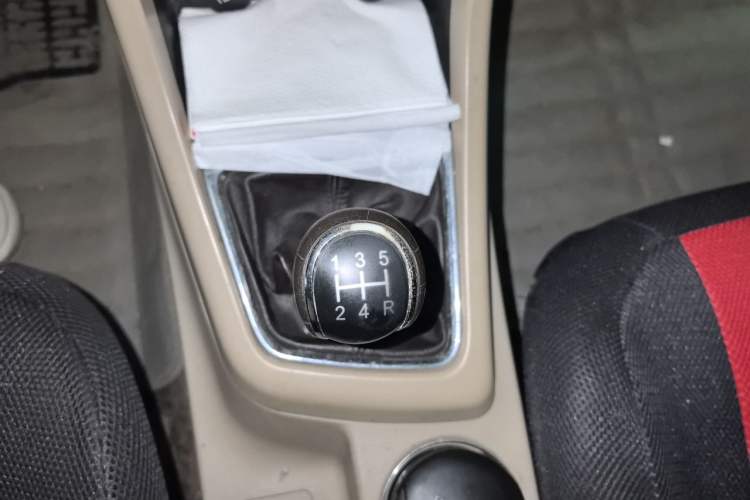 Used Baojun 730 2014 1.5L manual Comfort version 7 seats Gear Lever