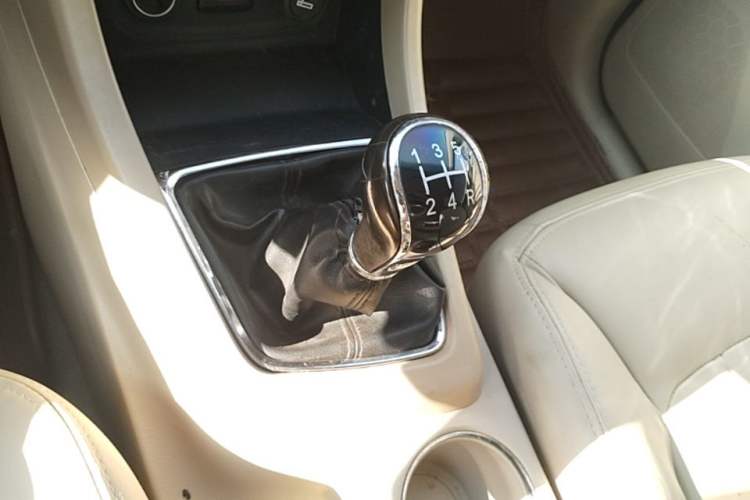 Used Baojun 730 2014 1.5L manual luxury trim 7 seats Gear Lever