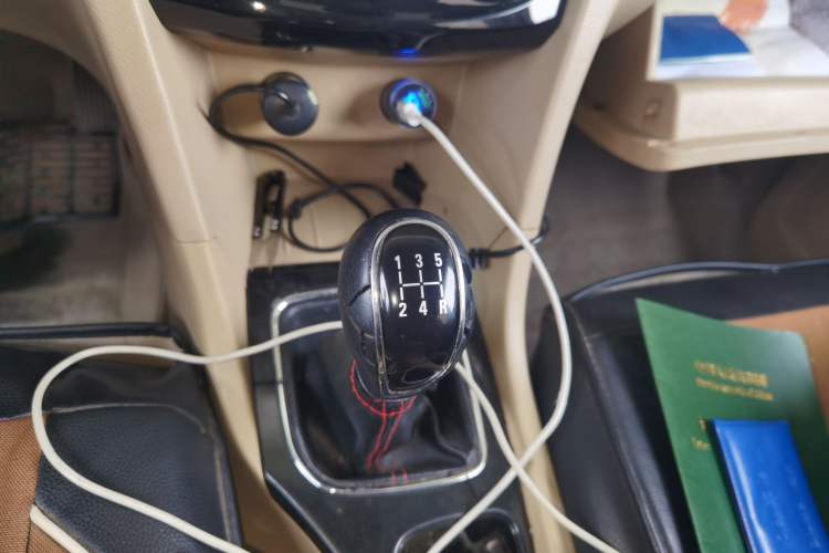 Used Baojun 730 2014 1.5L manual Comfort ESP version 7 seats Gear Lever