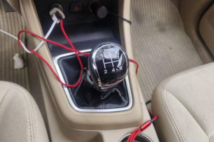 Used Baojun 730 2014 1.5L manual standard trim 7 seats Gear Lever