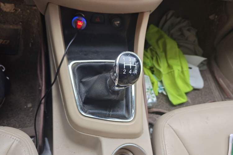 Used Baojun 730 2014 1.8L manual Comfort trim 7-seater Gear Lever
