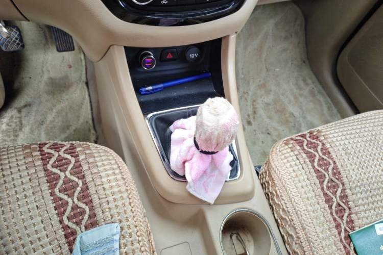 Used Baojun 730 2014 1.5L manual luxury trim 7 seats Gear Lever
