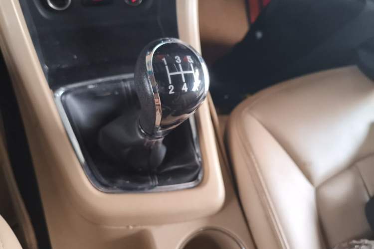 Used Baojun 730 2014 1.5L manual luxury trim 7 seats Gear Lever