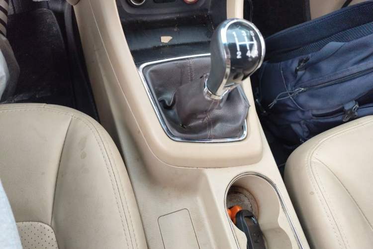 Used Baojun 730 2014 1.5L manual Comfort ESP version 7 seats Gear Lever