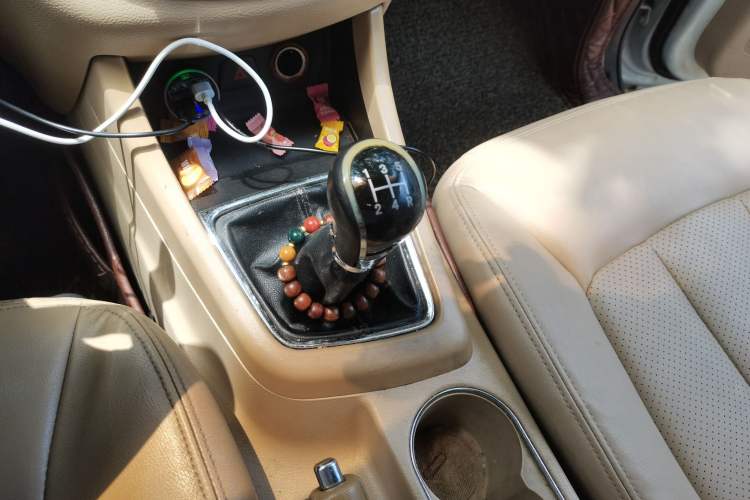 Used Baojun 730 2014 1.5L manual Comfort version 7 seats Gear Lever