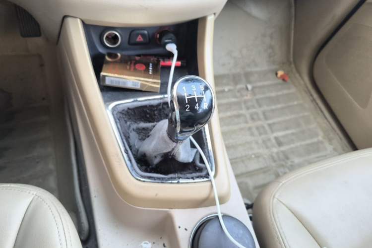 Used Baojun 730 2014 1.5L manual Comfort version 7 seats Gear Lever