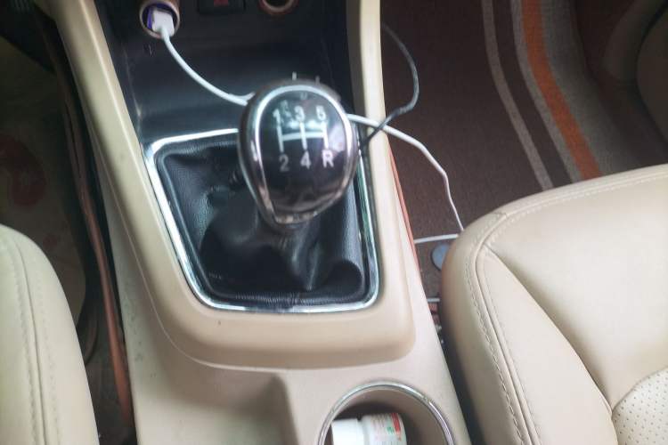 Used Baojun 730 2014 1.5L manual Comfort version 7 seats Gear Lever