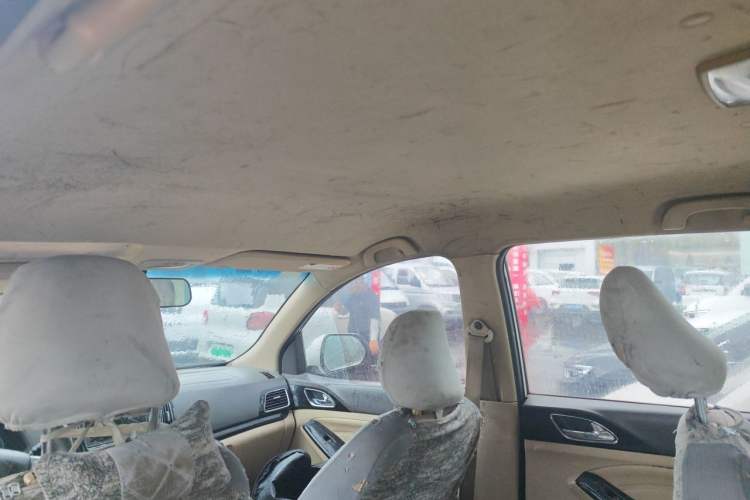 Used Baojun 730 2014 1.5L manual Comfort version 7 seats Headliner