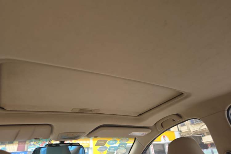 Used Baojun 730 2014 1.5L manual luxury trim 7 seats Headliner