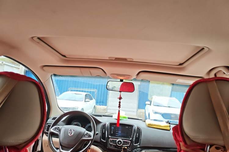 Used Baojun 730 2014 1.5L manual luxury trim 7 seats Headliner