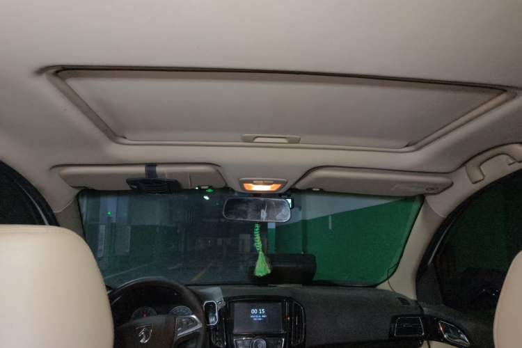 Used Baojun 730 2014 1.5L manual luxury trim 7 seats Headliner