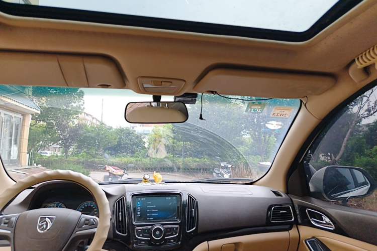 Used Baojun 730 2014 1.5L manual luxury trim 7 seats Headliner