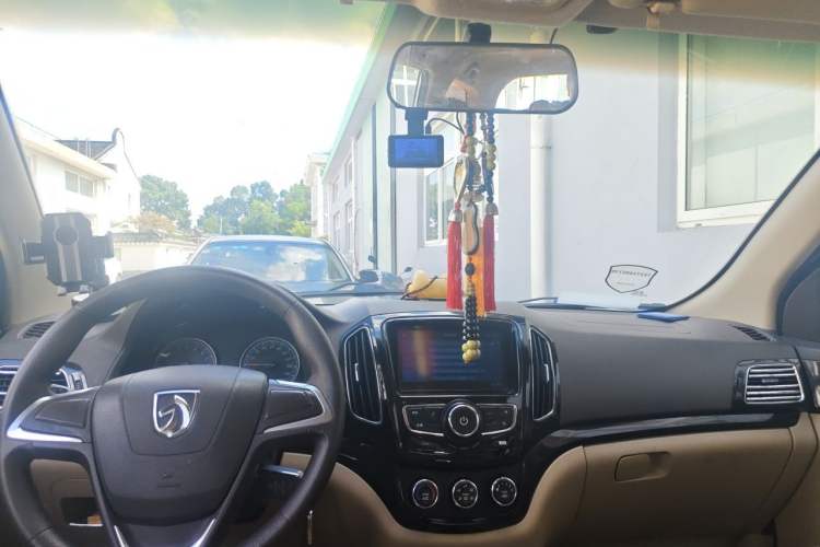 Used Baojun 730 2014 1.5L manual Comfort version 7 seats Headliner