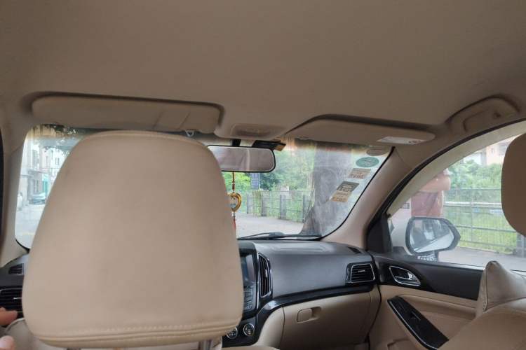 Used Baojun 730 2014 1.5L manual Comfort version 7 seats Headliner