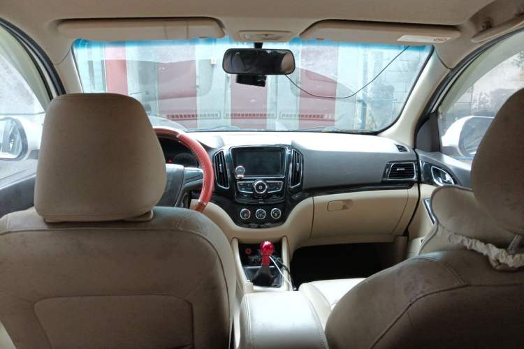 Used Baojun 730 2014 1.5L manual Comfort version 7 seats Headliner