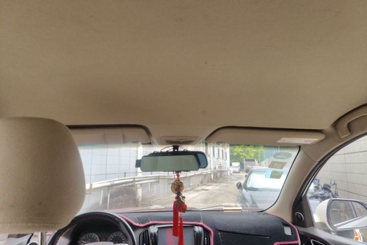 Used Baojun 730 2014 1.5L manual standard trim 7 seats Headliner