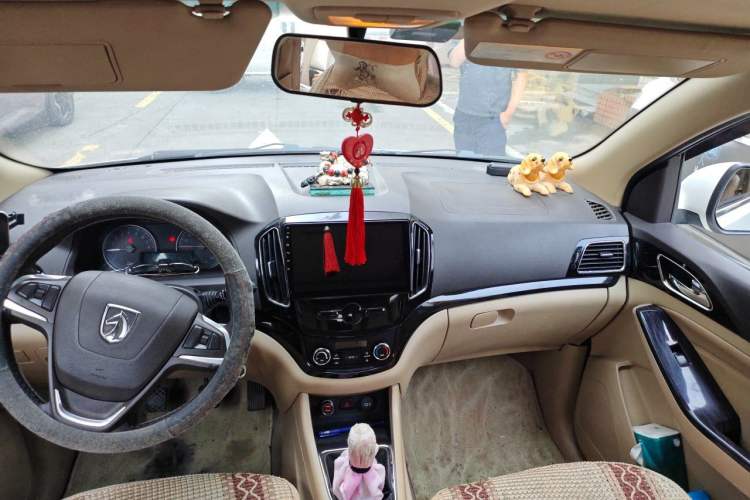 Used Baojun 730 2014 1.5L manual luxury trim 7 seats Headliner