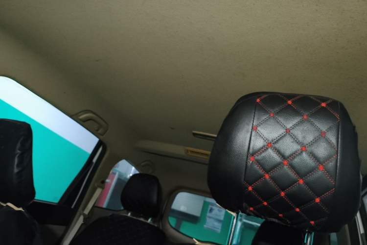 Used Baojun 730 2014 1.5L manual standard trim 7 seats Headliner