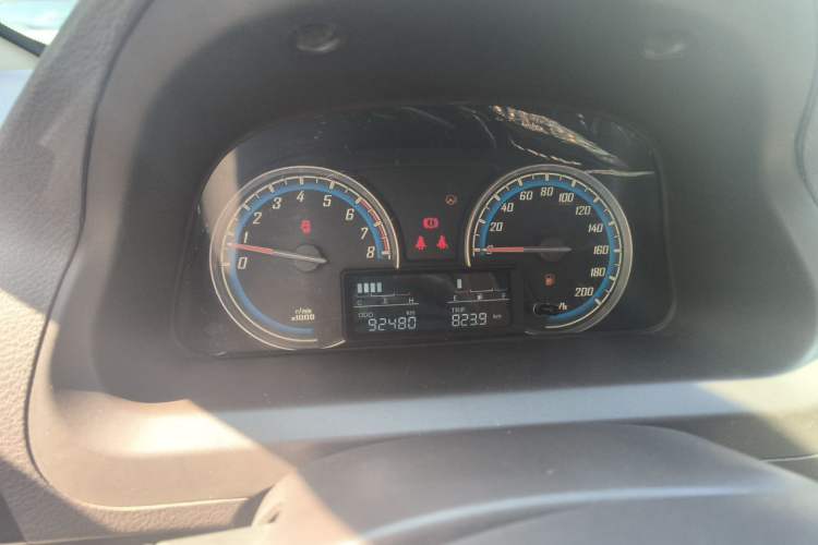 Used Baojun 730 2014 1.5L manual luxury trim 7 seats Instrument Cluster