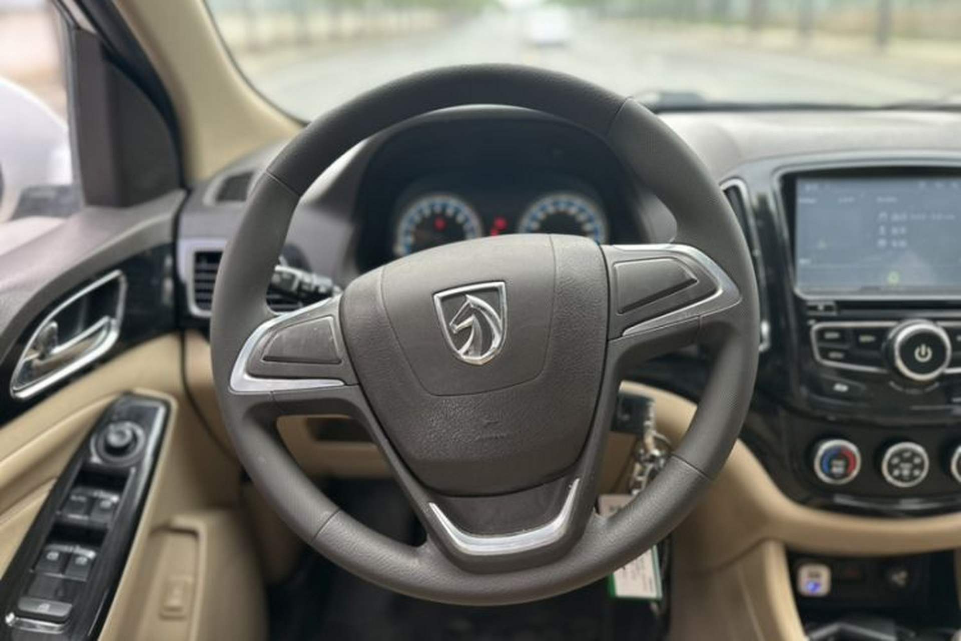 Used Baojun 730 2014 1.5L manual Comfort ESP version 7 seats Interior 12