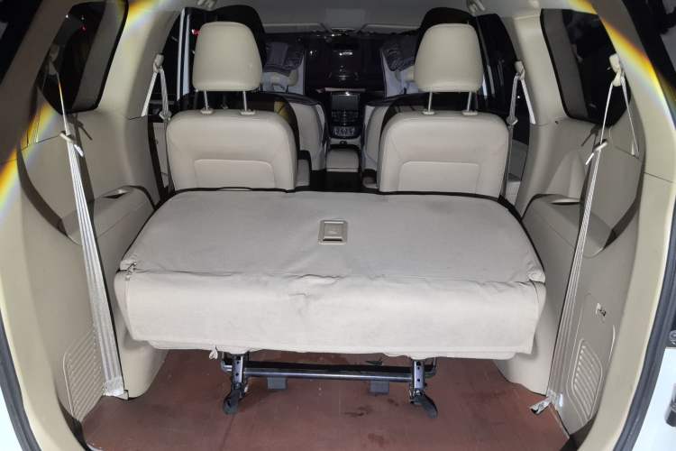 Used Baojun 730 2014 1.5L manual Comfort version 7 seats Interior 3