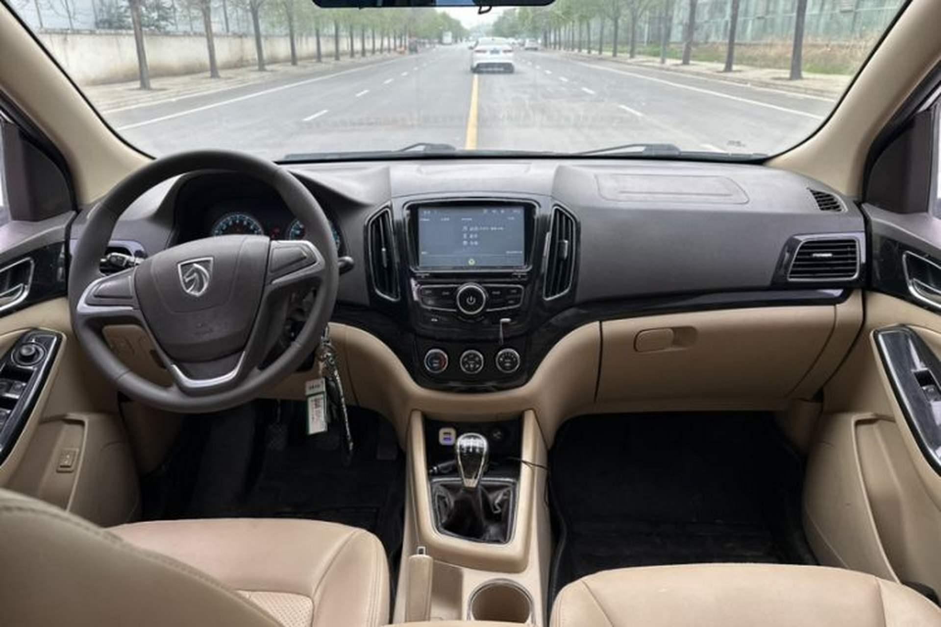 Used Baojun 730 2014 1.5L manual Comfort ESP version 7 seats Interior 6