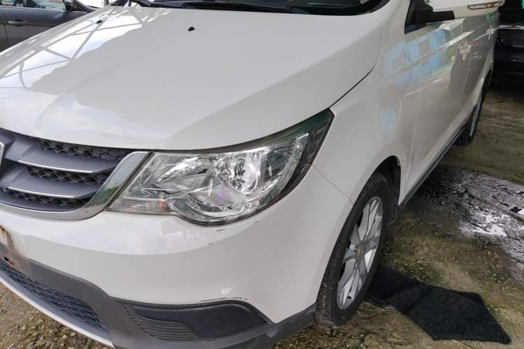 Used Baojun 730 2014 1.5L manual standard trim 7 seats Left Front Headlight