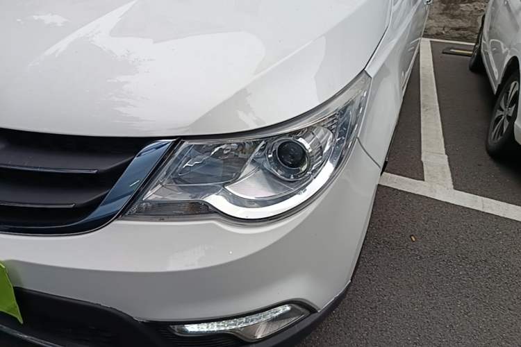 Used Baojun 730 2014 1.5L Manual Luxury Navigation ESP Version 7 Seats Left Front Headlight