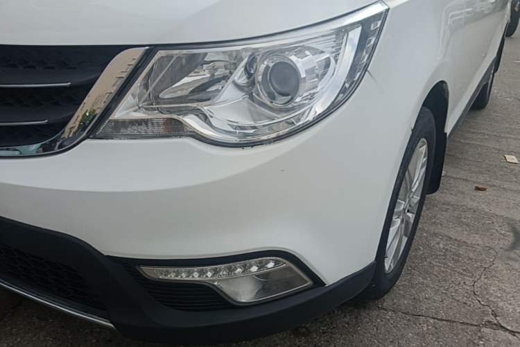 Used Baojun 730 2014 1.5L manual luxury trim 7 seats Left Front Headlight