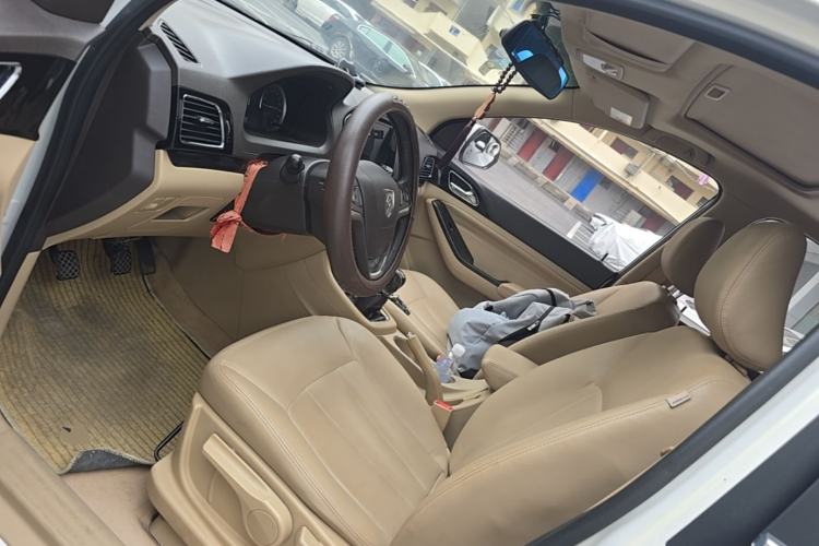Used Baojun 730 2014 1.5L manual luxury trim 7 seats Left Front Seat