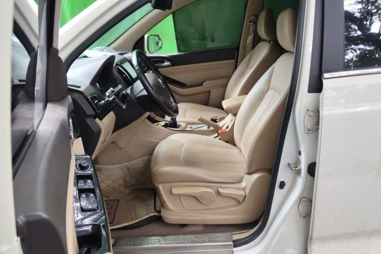 Used Baojun 730 2014 1.5L manual Comfort version 7 seats Left Front Seat