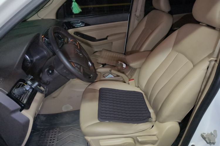 Used Baojun 730 2014 1.5L manual luxury trim 7 seats Left Front Seat