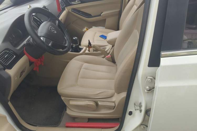 Used Baojun 730 2014 1.5L manual Comfort version 7 seats Left Front Seat