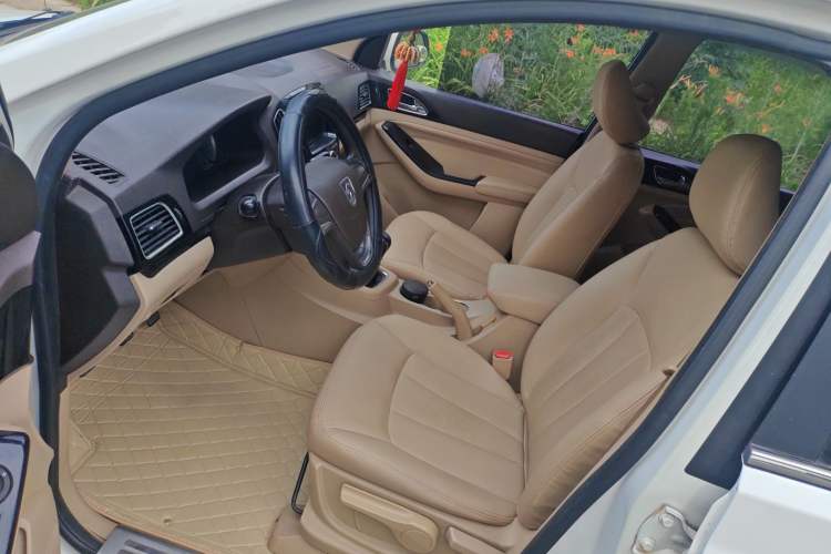 Used Baojun 730 2014 1.5L manual Comfort version 7 seats Left Front Seat